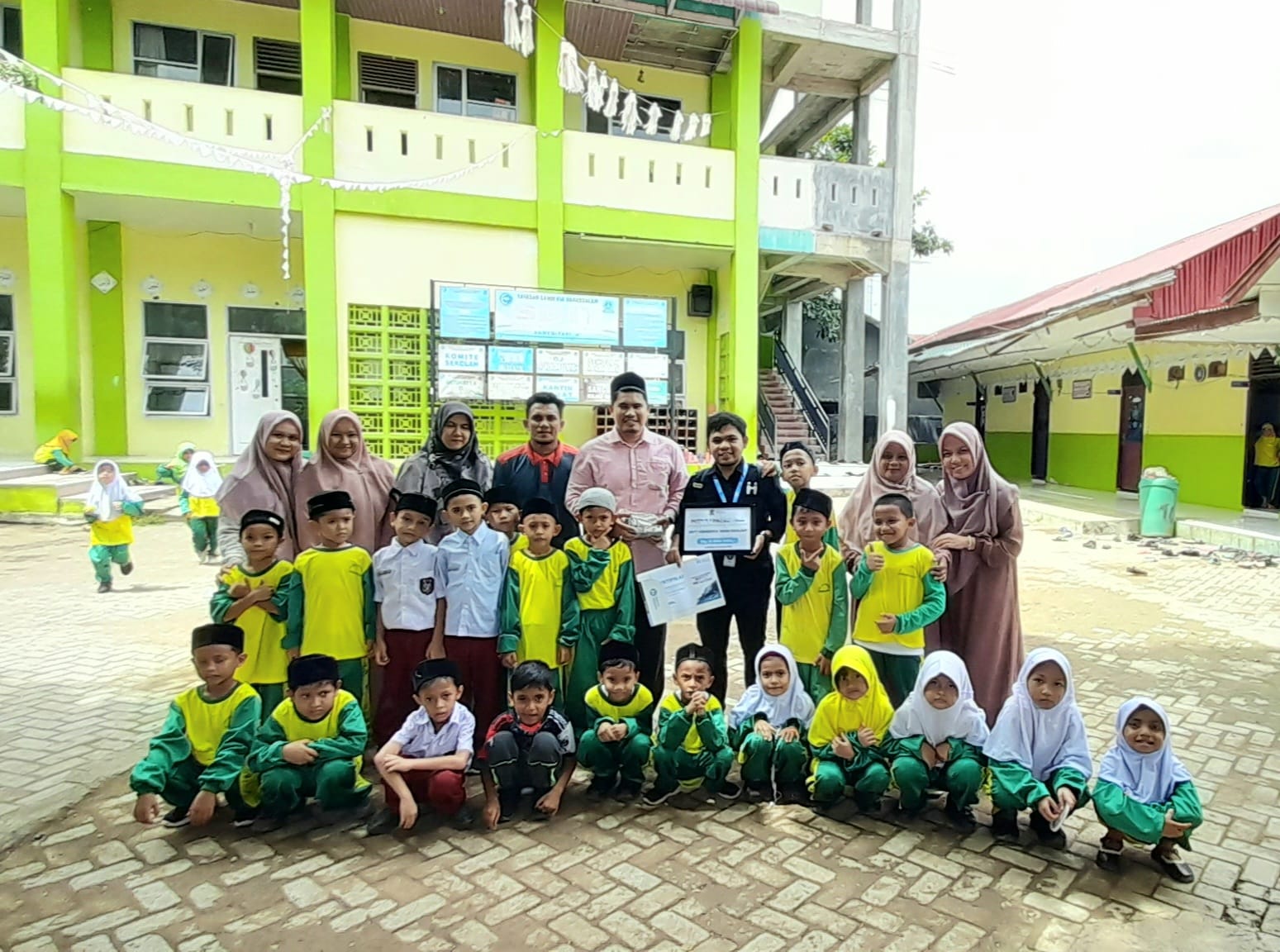 AMAL BERSAMA - SD IT CENDEKIA DARUSSALAM GELAR PENGGALANGAN DANA UNTUK PALESTINA